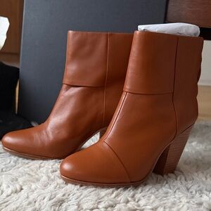 Rag & Bone, Newbury Brown Leather Ankle Boots
Sz 8